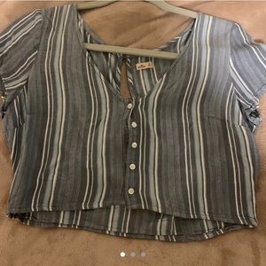 Super cute button striped crop top 🤩